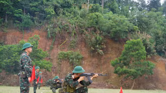 Kiểm tra "3 tiếng nổ" đối với chiến sĩ mới ở Trung đoàn 254