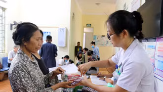 Khám bệnh, cấp thuốc miễn phí cho người cao tuổi 