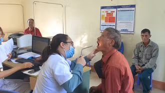 Gần 250 người cao tuổi được tư vấn, chăm sóc sức khỏe, cấp phát thuốc miễn phí