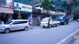 Mường Khương ra quân dẹp hành lang vỉa hè, chỉnh trang đô thị tại trung tâm huyện