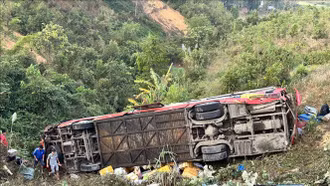 Vụ lật xe khách tại Kon Tum: Xác định nguyên nhân ban đầu do không làm chủ tốc độ