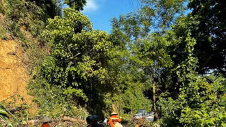 Tập trung phân luồng, khắc phục sạt lở trên Quốc lộ 70 thuộc địa phận huyện Bảo Yên