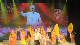 Khai mạc Liên hoan Tiếng hát làng Sen năm 2024