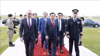 Chủ tịch Quốc hội Vương Đình Huệ bắt đầu thăm chính thức Cộng hòa Đông Uruguay