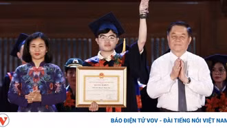 Hà Nội tuyên dương 96 thủ khoa tốt nghiệp đại học, học viện