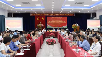 Tăng cường đấu tranh phản bác các quan điểm sai trái, thù địch