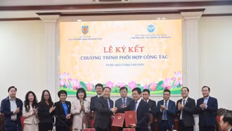 Truyền thông chính sách đến người dân và bạn bè quốc tế