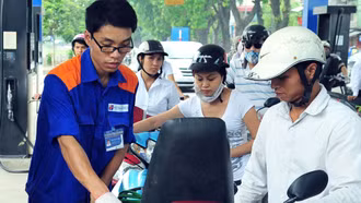 Giá xăng trong nước ngày mai có thể mất mốc 25.000 đồng/lít