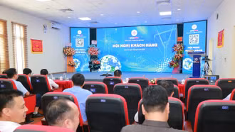 Tri ân khách hàng đồng hành với ngành điện điều chỉnh phụ tải và sử dụng điện tiết kiệm