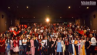 Công chiếu phim "Đóa hoa mong manh" tại Pháp