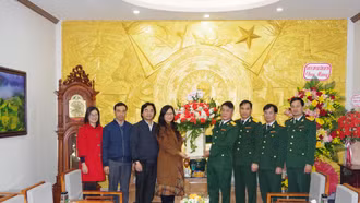 Nhiều cơ quan, đơn vị chúc mừng Bộ Chỉ huy Quân sự tỉnh nhân dịp kỷ niệm 79 năm ngày thành lập Quân đội nhân dân Việt Nam