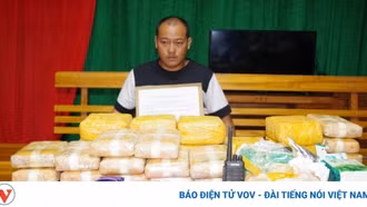 Vứt 2 ba lô ma túy nhằm thoát thân nhưng không thành