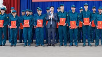 Văn Bàn kết nạp hơn 800 chiến sĩ dân quân