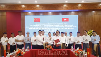 Hội đàm định kỳ giữa Ban Quản lý Khu kinh tế tỉnh Lào Cai và Ban Quản lý cửa khẩu huyện Hà Khẩu (Vân Nam - Trung Quốc)