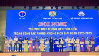 Tôn vinh các điều dưỡng viên tiêu biểu trong phòng chống dịch