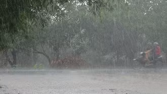 Nắng nóng gay gắt 3 miền, đề phòng thiên tai nguy hiểm dịp nghỉ Lễ