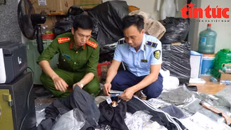 Triệt phá điểm kinh doanh thời trang online, nhái các nhãn hàng hiệu nổi tiếng