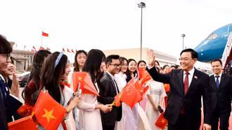 Chủ tịch Quốc hội Vương Đình Huệ đến Bắc Kinh, bắt đầu thăm chính thức nước Cộng hòa nhân dân Trung Hoa