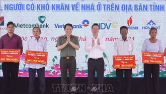 Chủ tịch nước dự lễ tổng kết xây dựng 1.200 căn nhà cho người nghèo ở tỉnh Sóc Trăng