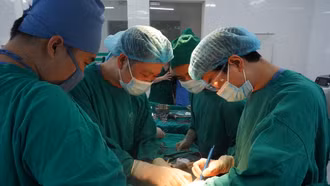 Phẫu thuật cắt khối u gan 66 mm thành công cho bệnh nhân 38 tuổi