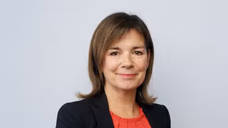 Lượng khách du lịch toàn cầu đạt 84% mức trước đại dịch