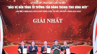 Trao giải Cuộc thi viết "Bảo vệ nền tảng tư tưởng của Đảng trong tình hình mới" lần thứ hai