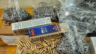 Bắt đối tượng tàng trữ, vận chuyển trái phép đạn chì và nhiều vũ khí, vật liệu nổ