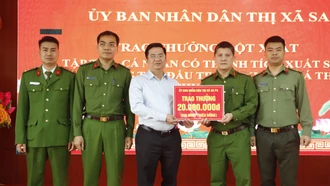 UBND thị xã Sa Pa trao thưởng đột xuất cho tập thể, cá nhân có thành tích xuất sắc trong thực hiện chuyên án 123C