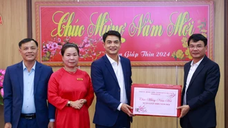 Bí thư Tỉnh ủy Đặng Xuân Phong thăm, chúc tết Báo Lào Cai