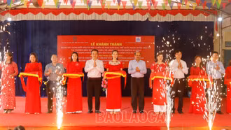 Đại sứ quán Ấn Độ tại Việt Nam trao tặng bếp ăn, nhà giáo dục thể chất cho Trường Mầm non Chợ Chậu