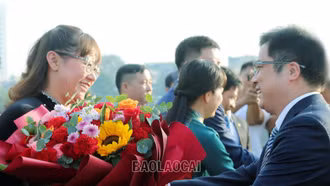 Đoàn đại biểu tỉnh Lào Cai tham dự Giải đua xe đạp quốc tế “Một đường đua - hai quốc gia” xuất cảnh sang Trung Quốc