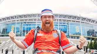 Runner chạy đến mọi sân đấu của tuyển Anh tại Euro 2024