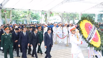 Đoàn đại biểu tỉnh Lào Cai viếng Tổng Bí thư Nguyễn Phú Trọng