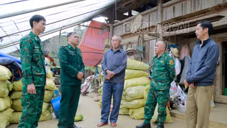 Chung sức giúp xã biên giới xây dựng nông thôn mới