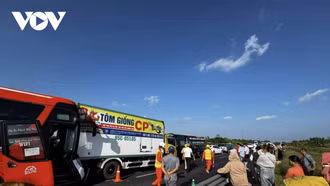 Tai nạn giao thông liên hoàn, đường cao tốc Trung Lương- Mỹ Thuận bị tê liệt