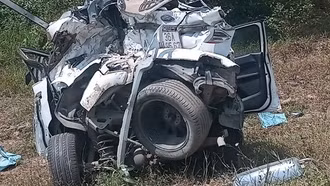 Hé lộ nguyên nhân vụ ô tô con va chạm container khiến 3 người thương vong