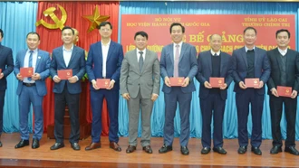 41 học viên tốt nghiệp lớp bồi dưỡng ngạch chuyên viên cao cấp và tương đương khóa 21
