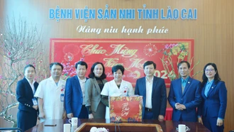 Đoàn công tác của Liên đoàn Lao động tỉnh thăm, chúc tết một số cơ quan, đơn vị, doanh nghiệp