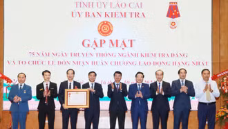 Ủy ban Kiểm tra Tỉnh ủy đón nhận Huân chương Lao động hạng Nhất