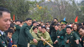 Hơn 1, 7 tỷ đồng tổ chức Chương trình “Xuân Biên phòng, ấm lòng dân bản”