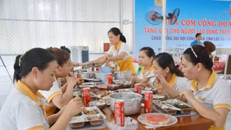 Tổ chức đợt cao điểm chương trình “Bữa cơm công đoàn” 