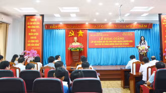 41 học viên tham gia lớp bồi dưỡng đối với công chức ngạch chuyên viên cao cấp và tương đương