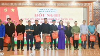 Gặp mặt 100 đại biểu người có uy tín trong dân tộc Mông