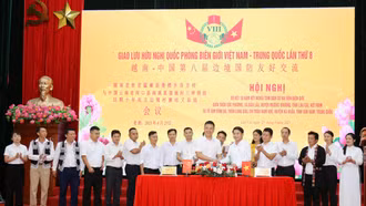 Sơ kết 10 năm mô hình “Kết nghĩa cụm dân cư 2 bên biên giới”