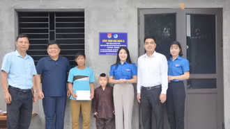 Trao tặng Nhà Nhân ái cho hộ nghèo xã Hợp Thành