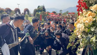 Ấn tượng Lễ hội hoa “Triệu đóa hồng tình yêu Fansipan”