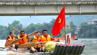 Xã Phúc Khánh bảo vệ thành công chức vô địch đồng đội nam Giải đua mảng trên sông Chảy