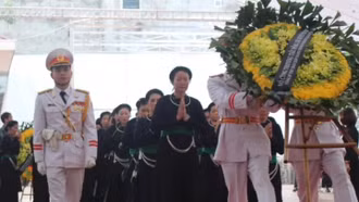 Vượt đường xa, đồng bào Lào cai về Hà Nội viếng Tổng Bí thư Nguyễn Phú Trọng