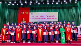 Trường Cao đẳng Lào Cai trao Bằng tốt nghiệp cho gần 400 học sinh, sinh viên