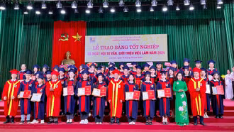 Trường Cao đẳng Lào Cai trao Bằng tốt nghiệp cho gần 400 học sinh, sinh viên